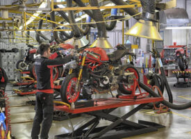 assembly-worker-ducati-factory-italy