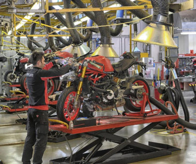 assembly-worker-ducati-factory-italy